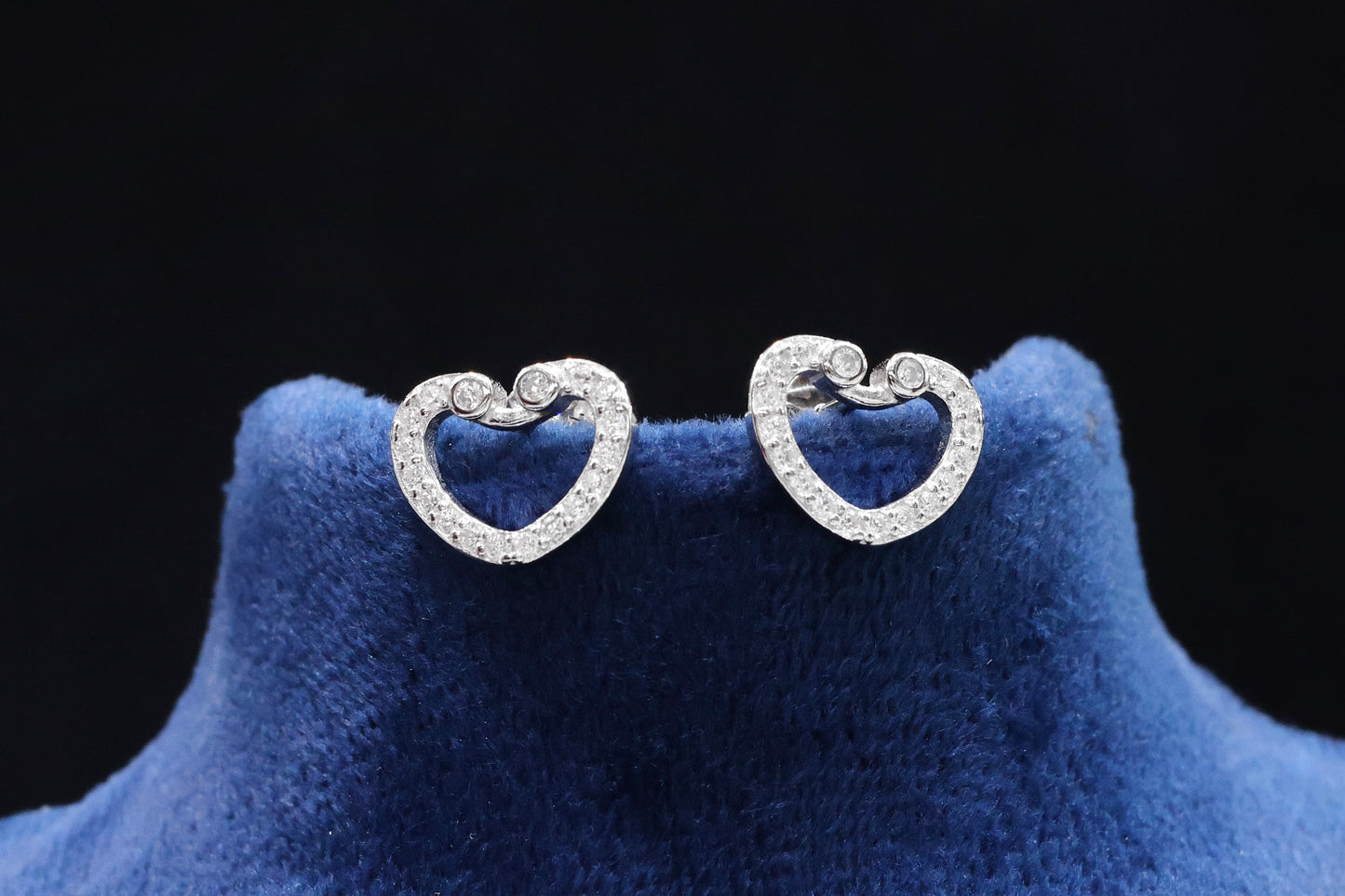 Exquisite 92.5 Sterling Silver Heart Stud Earrings